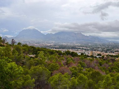 Akdeniz 'deki dağdan manzara