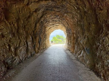 Dağlarda yol. seyahat