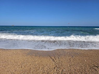 Sahil sabah dinginliği, yumuşak sahil gündoğumu sahnesi, sakin kumlu sahil, gün doğumu ve nazik.