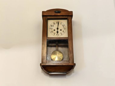 Klasik meşe sarkaçlı saat görüntüsü, kalıtsal esinlenmiş klasik saat zamansız dekor ortamı arttırır