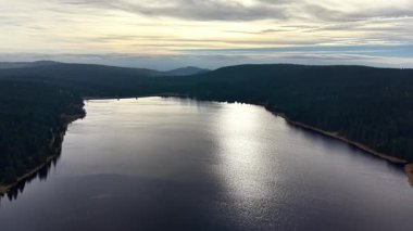 Bugün beş farklı ifade biçimi oluştur, her biri için beş farklı örnek oluştur