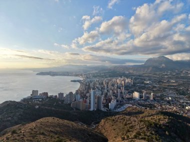 Farklı sürümler oluşturmak için kullanıcı metni bekleniyor, orijinal metin içeriği olmadan varyasyonlar oluşturulamaz