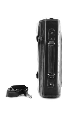 Bir evrak çantası deri