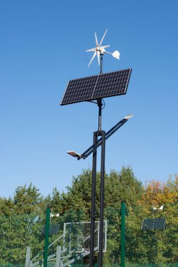 Duvarları tuğlalı ev inşaatı.