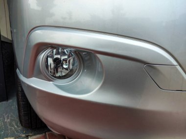 Bir Arabanın Sis Lambasının Yakın Görüntüsü