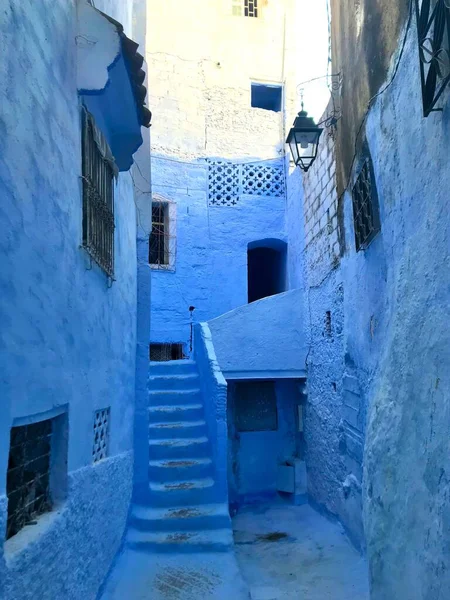 Chefchaouen, Fas 'taki mavi şehir. Mavi renkli şehrin sokakları, Fas 'ın bir simgesi. Fas 'a Seyahat.