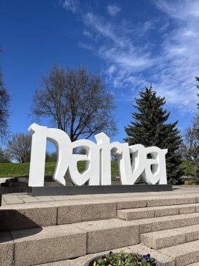 Estonya 'nın Narva şehrinin harfleri. Rusya sınırında bir kasaba..