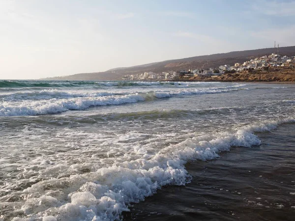 Taghazout, Fas 'ta Atlantik Okyanusu kıyısında bir sahil. Popüler bir sörf yeri..