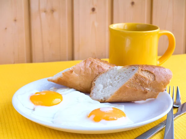 Fried eggs in the white plate — Stock Photo, Image