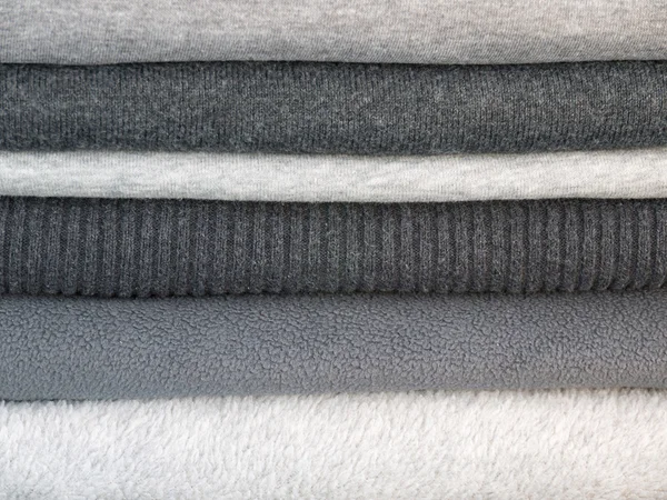 Pilha de roupas cinza de inverno — Fotografia de Stock