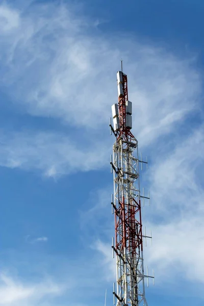 Albero Comunicazione Torre Mobile Con Antenne Apparecchiature Telecomunicazione — Foto Stock