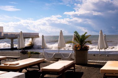 Cyrus 'taki güzel limuzin plajı.