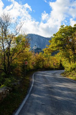 Montgro 'da sonbahar yolu.
