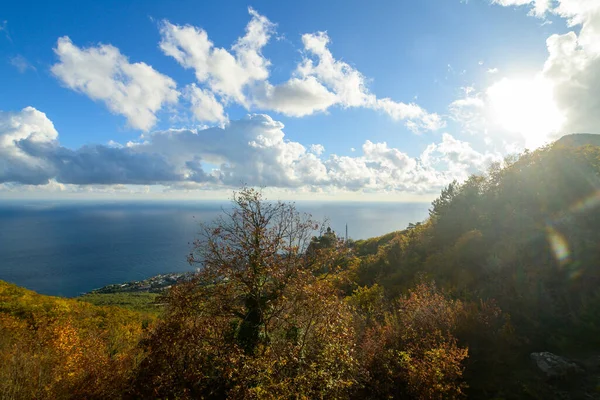 Denizin üzerinde gün batımı