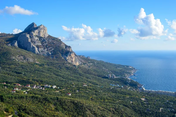 Deniz kıyısının güzel manzarası