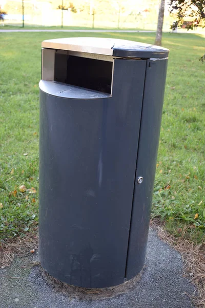 Modern Silindirik Koyu Gri Toplu Çöp Kutusu