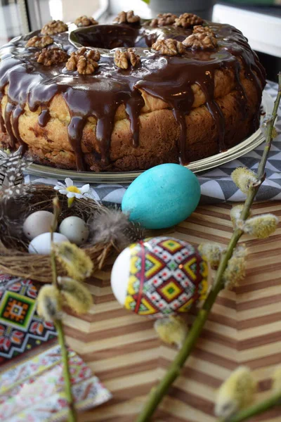 Paskalya geleneği: Çikolata jöleli Paska Ekmeği (Kulich), Ceviz ve Pysanka Yumurtaları
