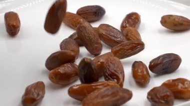 Yavaşça düşen tarihler dönüyor