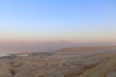 Gün batımında, İsrail 'deki Negev çölünün manzarası