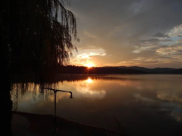 Makedonya doğanın arka planında güzel gün batımı