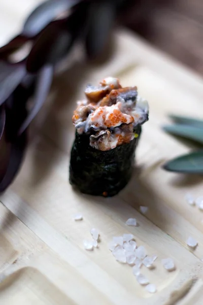 Sushi picante con anguila Fotos De Stock