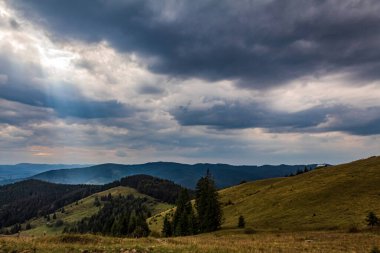 Dağda güzel bir gün batımı