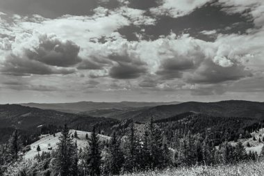 Dağların güzel manzarası