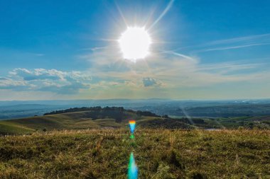 güzel yaz dağ manzarası.