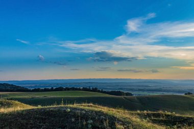 Dağlarda güzel bir gün batımı