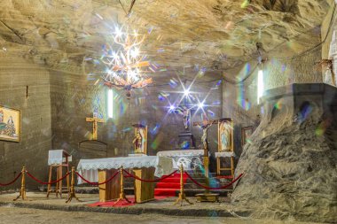 Mağara köyündeki ortodoks kilisesinin içinde.