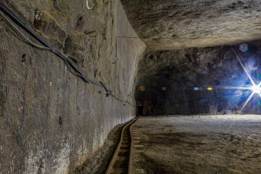 Mağaradaki yeraltı tüneli