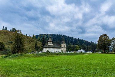 Znoznonovo köyünde, kutsal bakire Meryem Kilisesi..