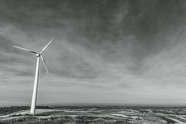 Rüzgar türbini sahada