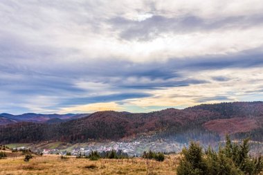Dağlarda güzel bir gün batımı