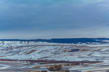 Kışın güzel bir tarla manzarası