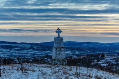 Dağlarda güzel bir gün batımı
