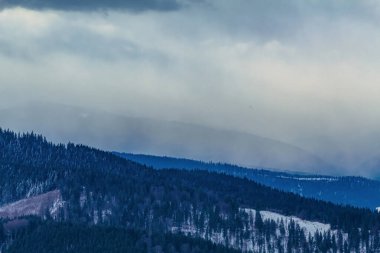 Dağlı güzel kış manzarası