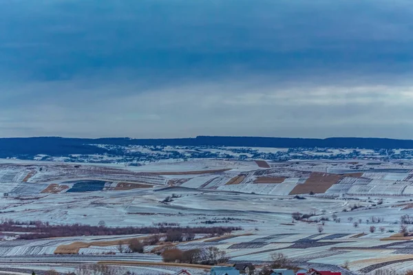 Kışın kar ile güzel manzara