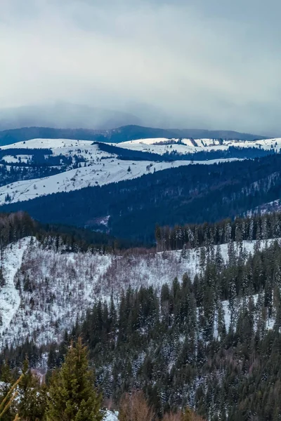 Kış dağı manzarası, Karpat Dağları