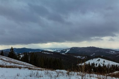 Karpat Dağları'nın güzel kış manzarası