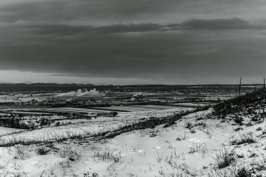 Dağlardaki kış manzarası