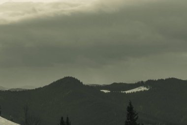 Carthians, Ukrayna, kış mevsimi. Dağ dağlarda turistik bir yerdir..