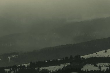 Dağlardaki güzel dağ manzarası