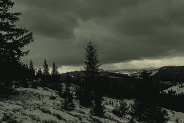 Dağlı güzel bir manzara.