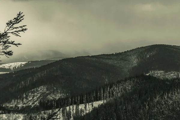 Dağların güzel manzarası