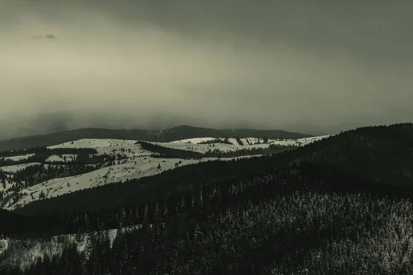 Dağların güzel manzarası