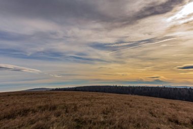 Czech dağlarında sonbahar manzarası