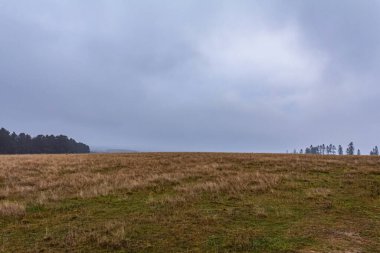 Bask Dağları 'nın kış aylarında Bask ülkesinin manzarası