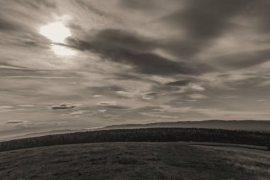 Akşamları Karpat Dağları 'nın güzel manzarası