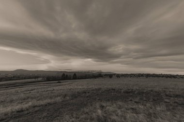 Bulutlu gökyüzü ile güzel bir manzara